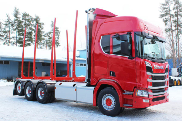 riiko-scania-r650-puutavara-auto