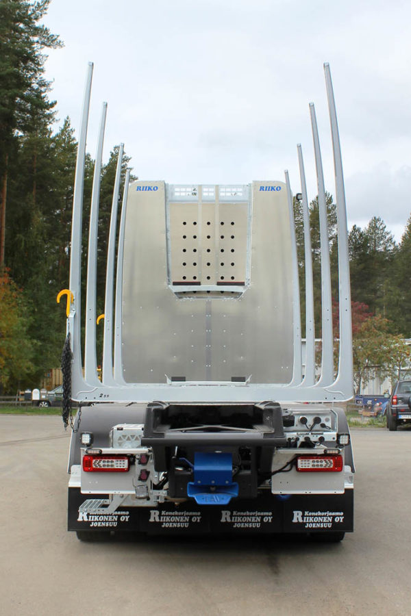 riiko-volvo-fh16-puutavara-auto3