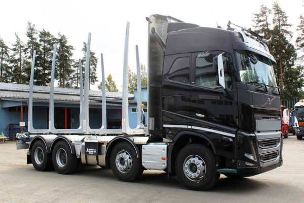 riiko-volvo-fh16-puutavara-auto6