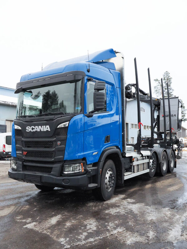 riiko-scania-560rxt-puuauto