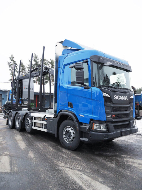 riiko-scania-560rxt-puuauto7