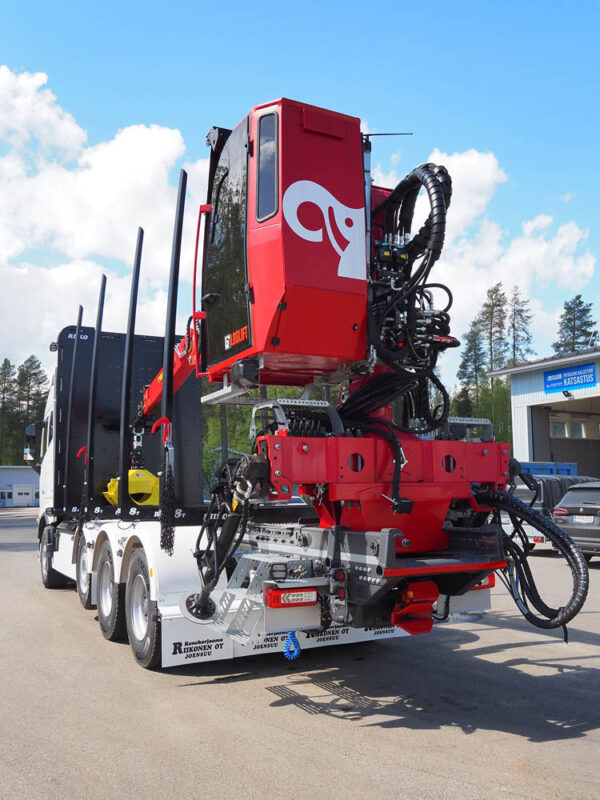 riiko-volvo-loglift3