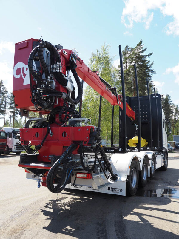 riiko-volvo-loglift5